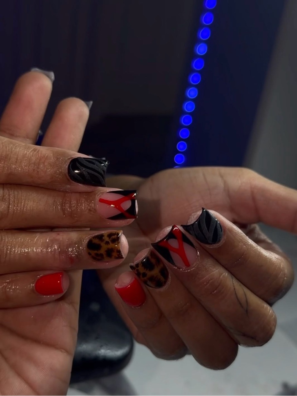 HandMadeStylish Mixed-Pattern False Nail Set - Red, Black & Leopard Accent